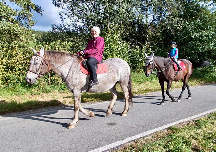 Horseback Riding Club of Slupenec | Horse-riding Club Slupenec | The pub | Settlement Slupenec - Český Krumlov Horseback Riding Club of Slupenec | Horse-riding Club Slupenec | The pub | Settlement Slupenec - Český Krumlov